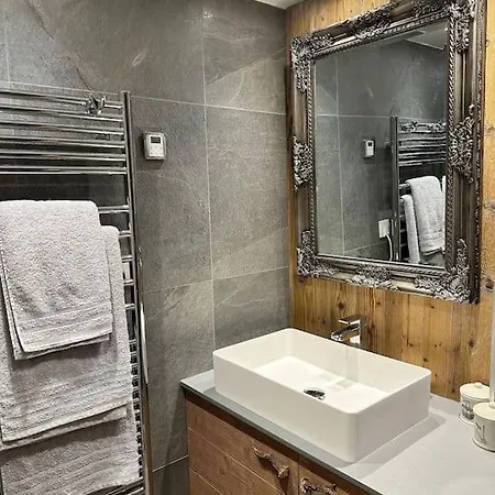 Chalet De L'ours, 4 Etoiles, Avec Et Proche Des Pistes